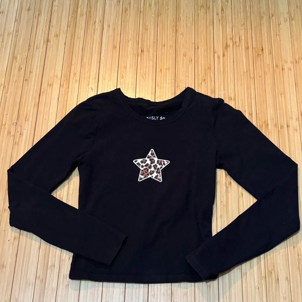 Aeropostale baby tee. Size small. Black with leopard print star. Worn once.